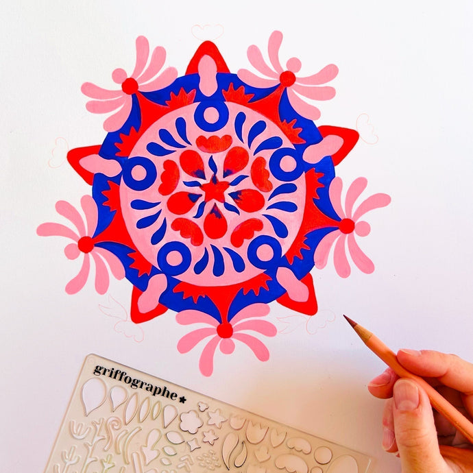 Dessiner des mandalas aux pochoirs